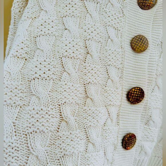 Hunters run size Large vintage white/ivory sweater with brass like buttons - Picture 1 of 7